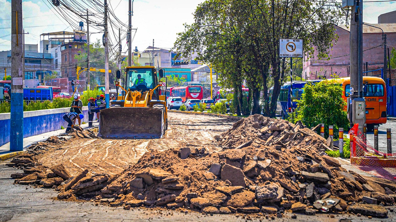 Obras viales en temporada de lluvias disparan colapsos del alcantarillado en Arequipa